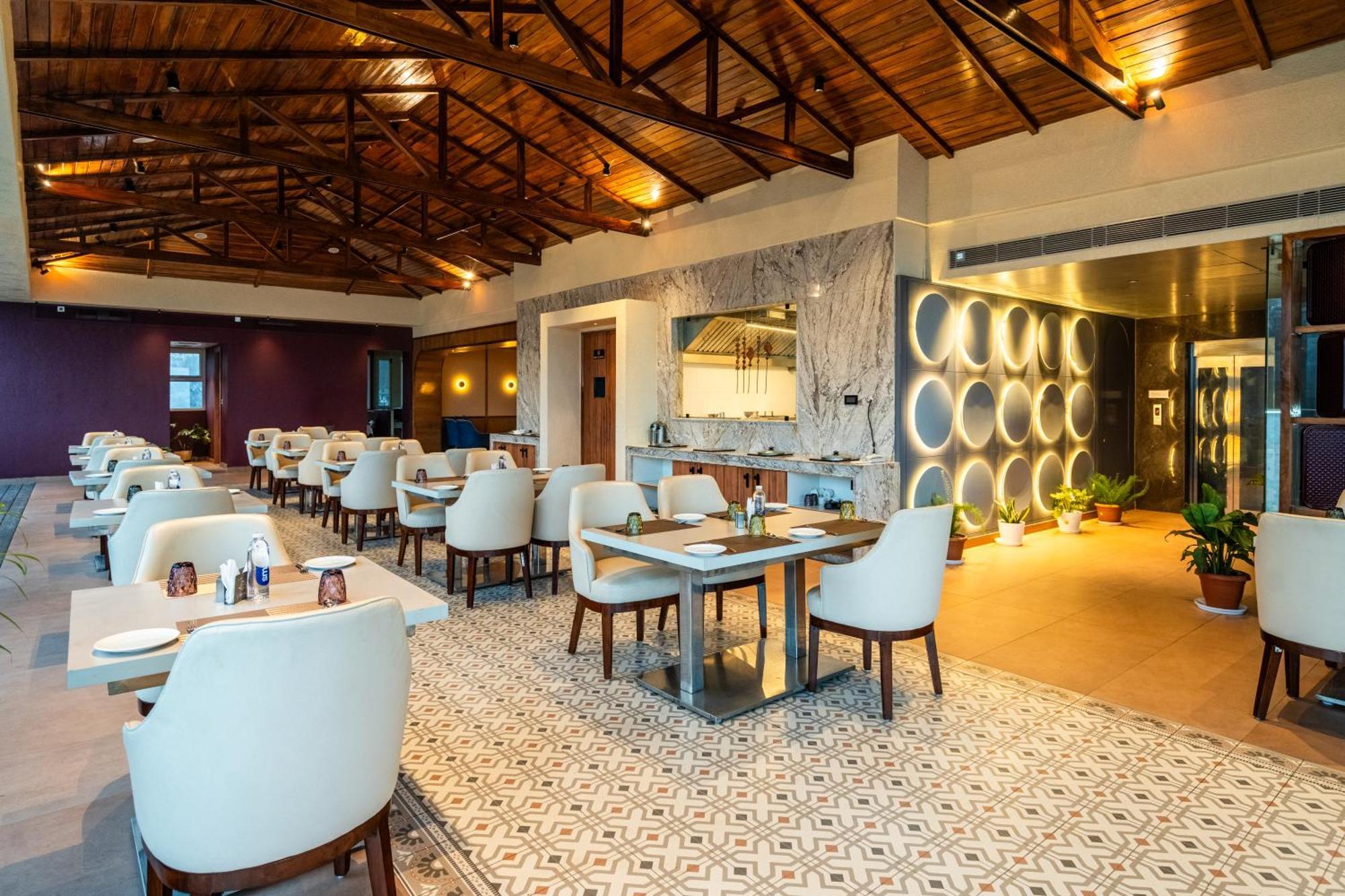 The White Rock Inn & Dine Shillong Eksteriør bilde